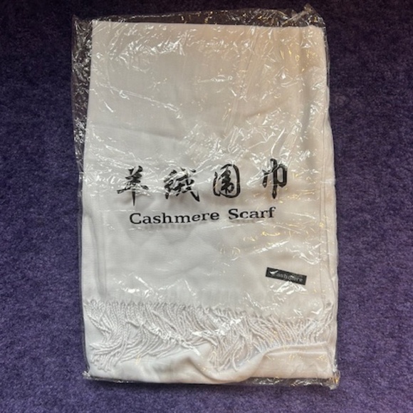 White Cashmere Scarf - New - Picture 1 of 3